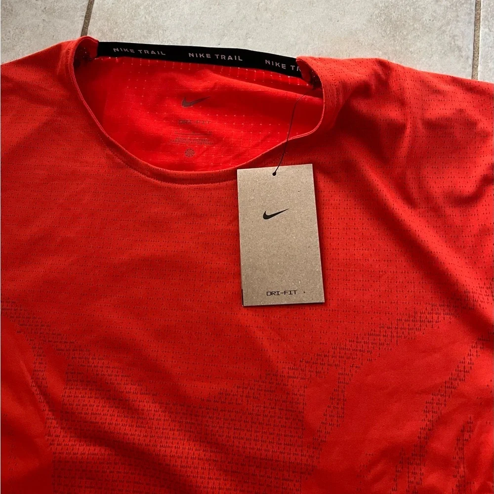New Men’s Nike Trail Rise 365 red / orange Running Shirt DN4646-634 Outdoor - Picture 3 of 4